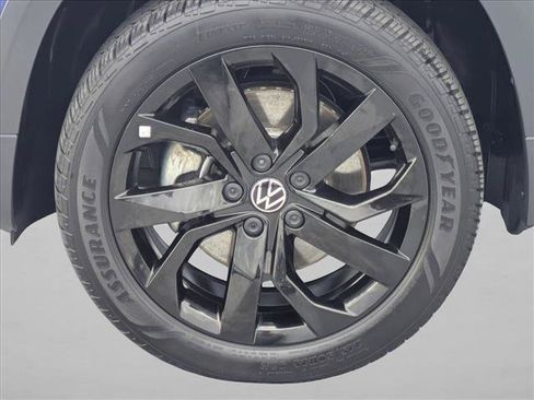 Used 2023 Volkswagen Taos SE w/ Black Wheel Package FWD image 23