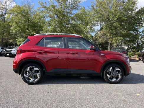 Used 2024 Hyundai Venue Limited image 7