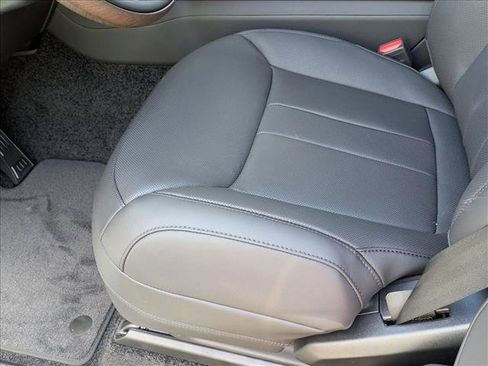 New 2025 Land Rover Range Rover SE image 4