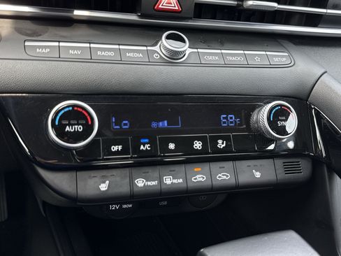 Certified 2025 Hyundai Elantra SEL FWD image 21