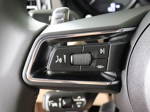 Used 2025 Porsche Macan image 35