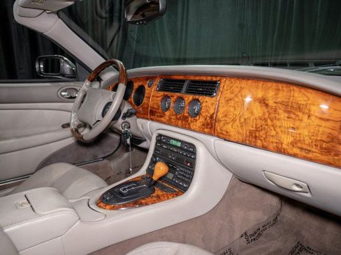 Used 1999 Jaguar XK8 Convertible RWD image 15