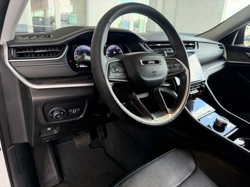 Used 2023 Jeep Grand Cherokee Limited w/ Black Appearance Package RWD image 14