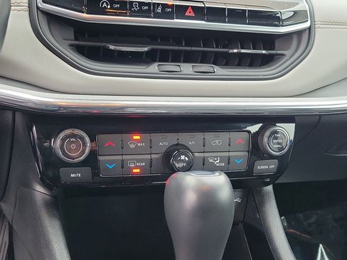 Used 2022 Jeep Compass Limited image 27