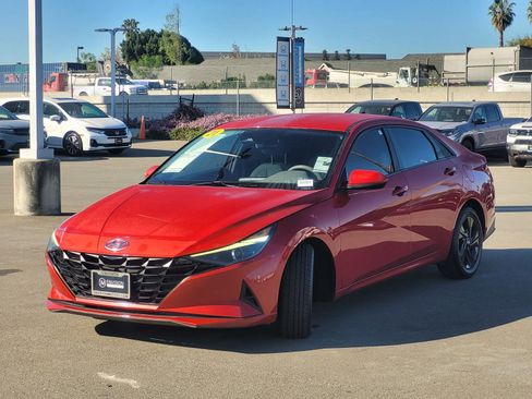 Used 2021 Hyundai Elantra SEL image 8