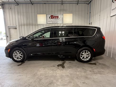Used 2026 Chrysler Pacifica Select FWD image 13