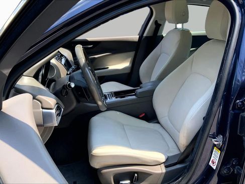 Used 2019 Jaguar XE Premium AWD/4WD image 9