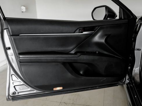 Used 2021 Toyota Camry XSE FWD image 38