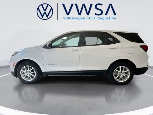 Used 2022 Chevrolet Equinox LS w/ LS Convenience Package image 4