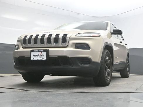 Used 2015 Jeep Cherokee Sport w/ Cold Weather Group AWD/4WD image 36