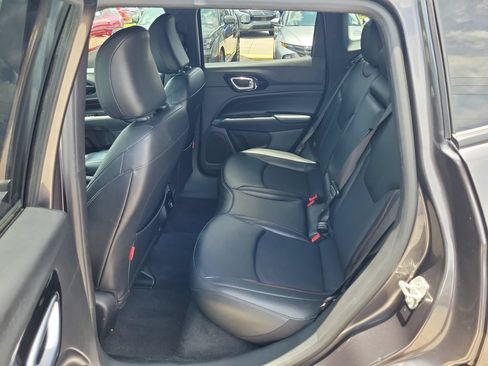 Used 2024 Jeep Compass Trailhawk AWD/4WD image 8