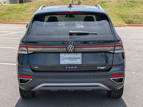New 2026 Volkswagen Taos SE FWD image 5