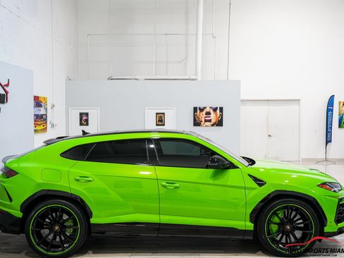 Used 2022 Lamborghini Urus AWD/4WD image 26