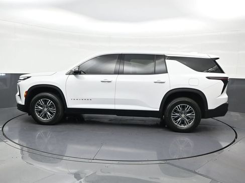Used 2024 Chevrolet Traverse LS FWD image 2