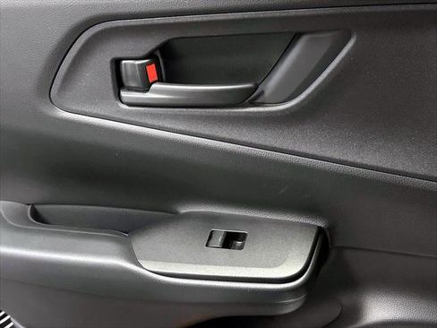 Used 2025 Toyota Prius SE image 18