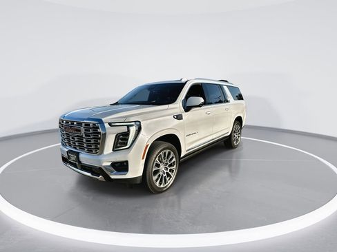 Used 2026 GMC Yukon XL Denali w/ Denali Reserve Package RWD image 4