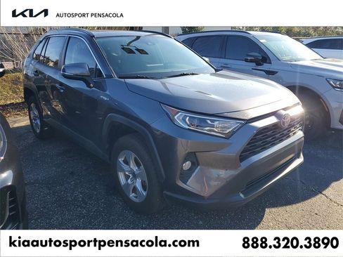 Used 2021 Toyota RAV4 XLE image 1