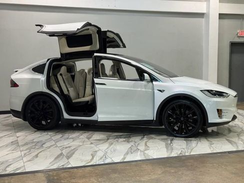 Used 2017 Tesla Model X 75D AWD/4WD image 13