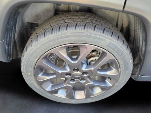 Used 2021 Jeep Compass Latitude w/ Sun and Sound Group AWD/4WD image 19