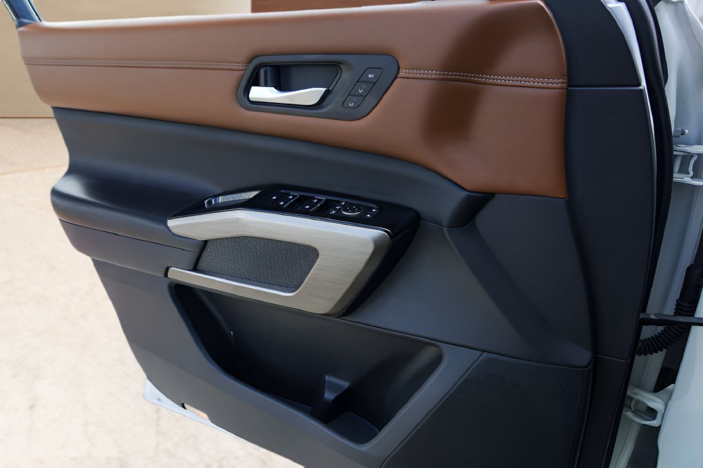 Used 2022 Nissan Pathfinder Platinum w/ Lighting Package (N93) FWD image 21