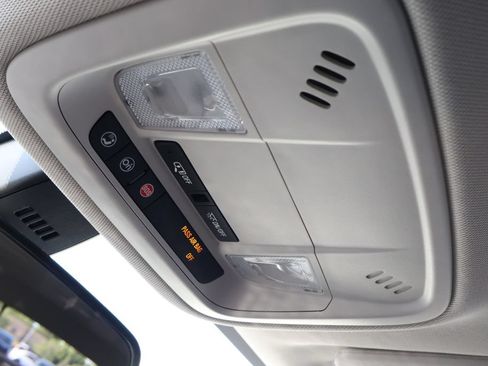 Used 2018 Chevrolet Traverse LT FWD image 27