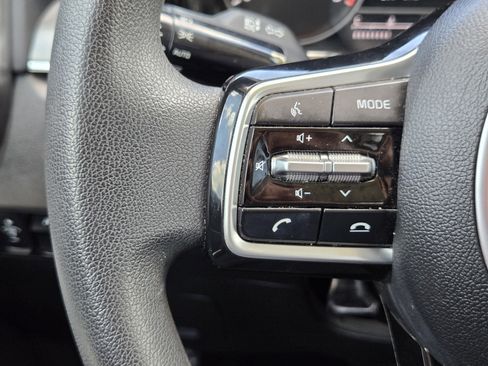 Used 2023 Kia Sorento LX FWD image 25
