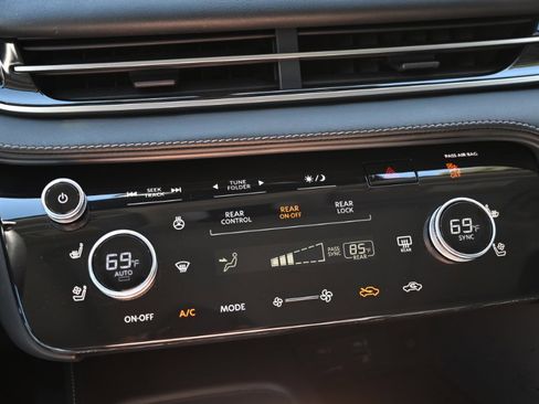 Used 2023 INFINITI QX60 Luxe AWD/4WD image 30