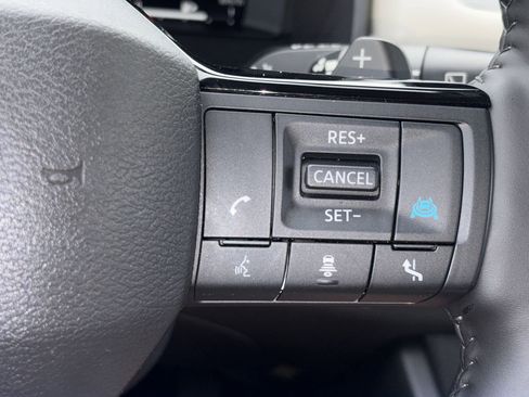 Certified 2025 Nissan Rogue SL w/ Tech Package FWD image 27