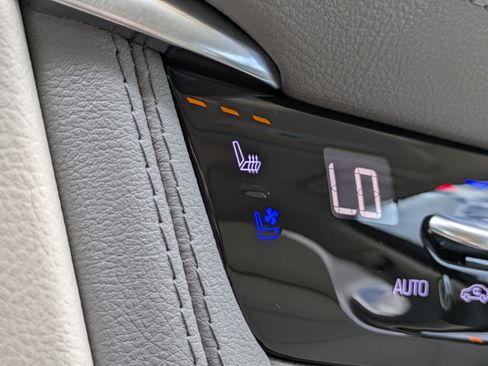 Used 2024 Cadillac XT5 Premium Luxury w/ Technology Package FWD image 30