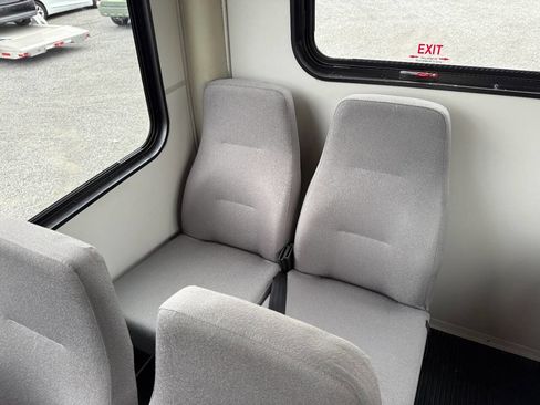 Used 2014 Ford F550 4X2 2dr Regular Cab 140.8 200. image 28