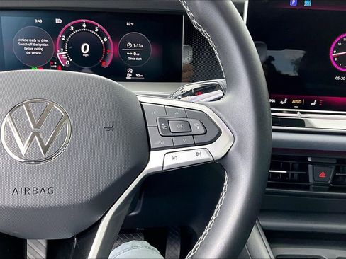 Certified 2026 Volkswagen Tiguan SE w/ Panoramic Sunroof Package FWD image 25