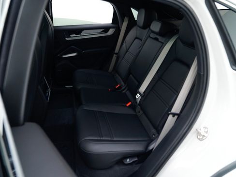 New 2026 Porsche Cayenne Coupe image 32