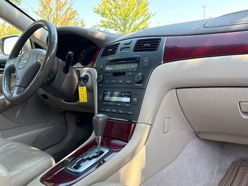 Used 2004 Lexus ES 330 FWD image 21