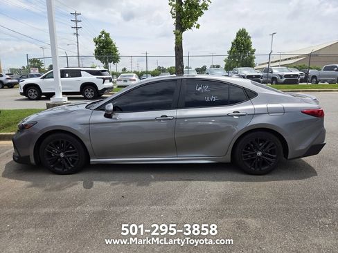 Used 2025 Toyota Camry SE FWD image 3