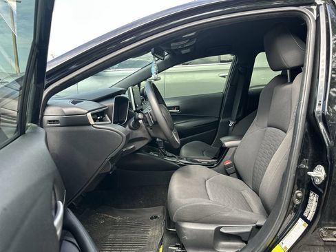 Used 2022 Toyota Corolla SE FWD image 2