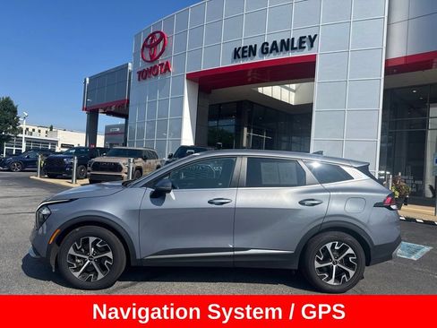 Used 2023 Kia Sportage EX FWD image 3