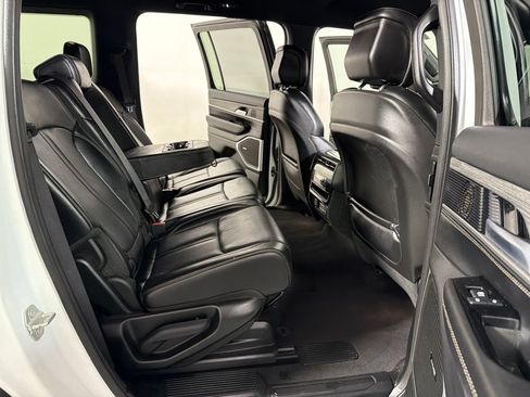 Used 2024 Jeep Wagoneer Series II w/ Flexible Seating Group AWD/4WD image 23