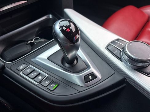 Used 2018 BMW M4 Convertible RWD image 23