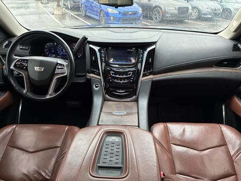 Used 2017 Cadillac Escalade ESV Luxury AWD/4WD image 21