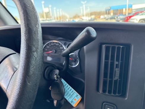 Used 2011 Chevrolet Express 1500 RWD image 16