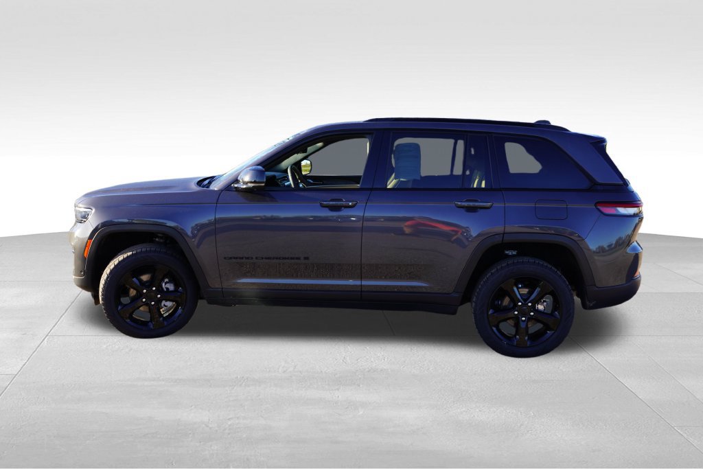 Certified 2025 Jeep Grand Cherokee Limited w/ Luxury Tech Group II AWD/4WD image 10