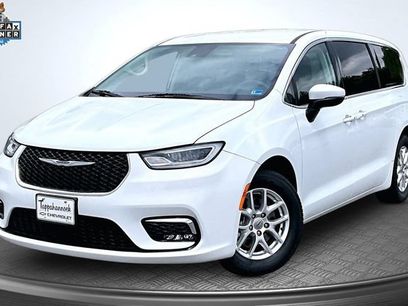 Used 2023 Chrysler Pacifica Touring-L