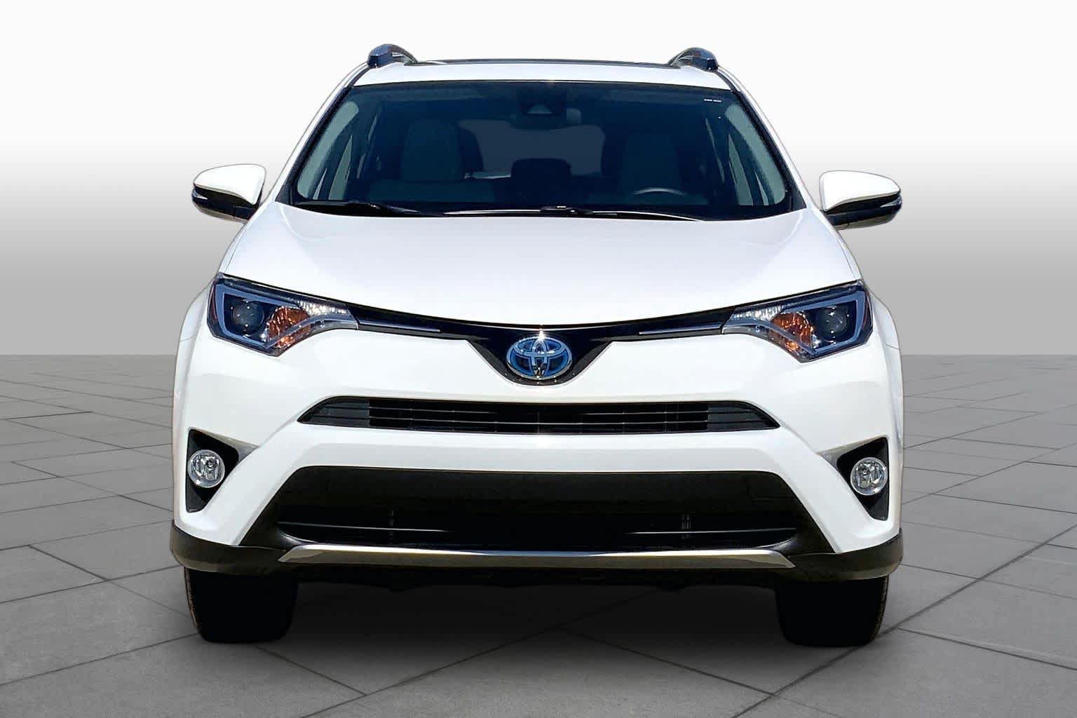 Used 2017 Toyota RAV4 XLE AWD/4WD image 4