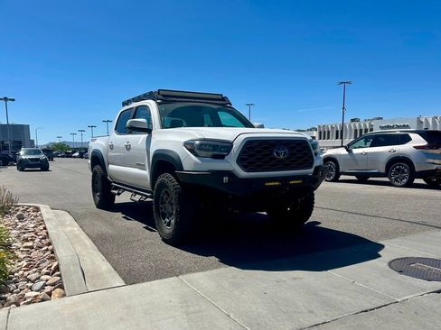 Used 2020 Toyota Tacoma TRD Off-Road w/ TRD Premium Off Road Package AWD/4WD image 4