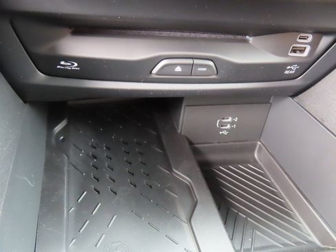 New 2026 Chrysler Pacifica Pinnacle w/ Trailer Tow Group image 12