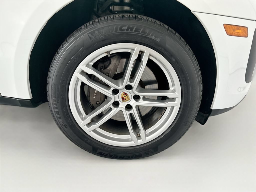 Certified 2023 Porsche Macan AWD/4WD image 32