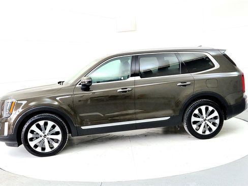 Used 2022 Kia Telluride S image 3