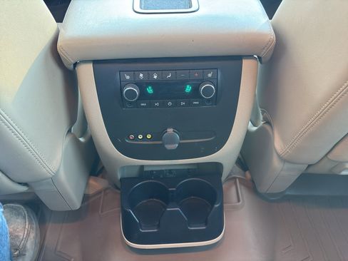 Used 2013 GMC Yukon XL Denali image 30