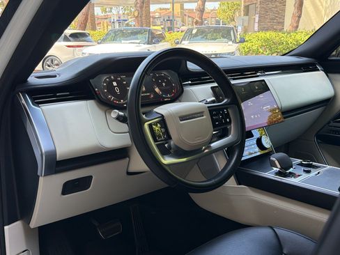 Certified 2022 Land Rover Range Rover Long Wheelbase SE AWD/4WD image 4