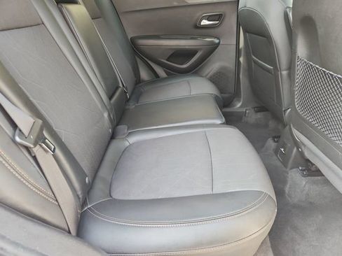 Used 2020 Chevrolet Trax LT w/ LT Convenience Package FWD image 24